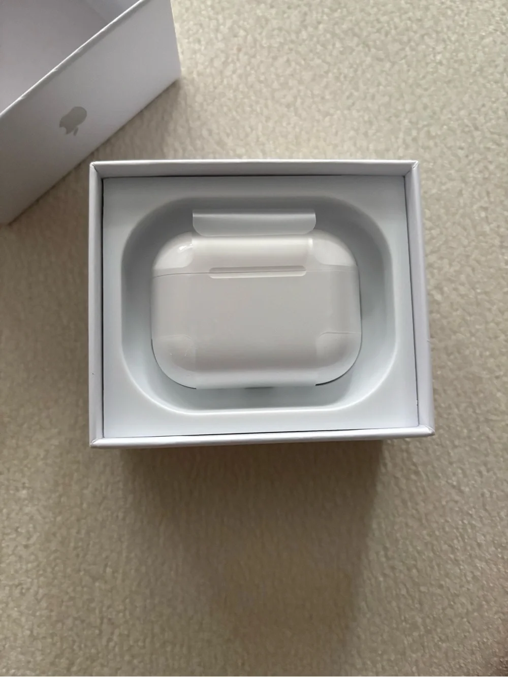 Apple White Wireless Earbuds with Charging Case Box